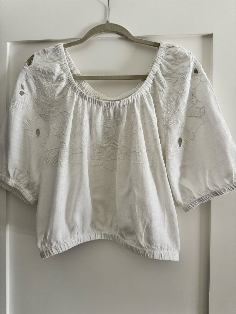 Universal Thread Size L Linen White Embroidered Peasant Top